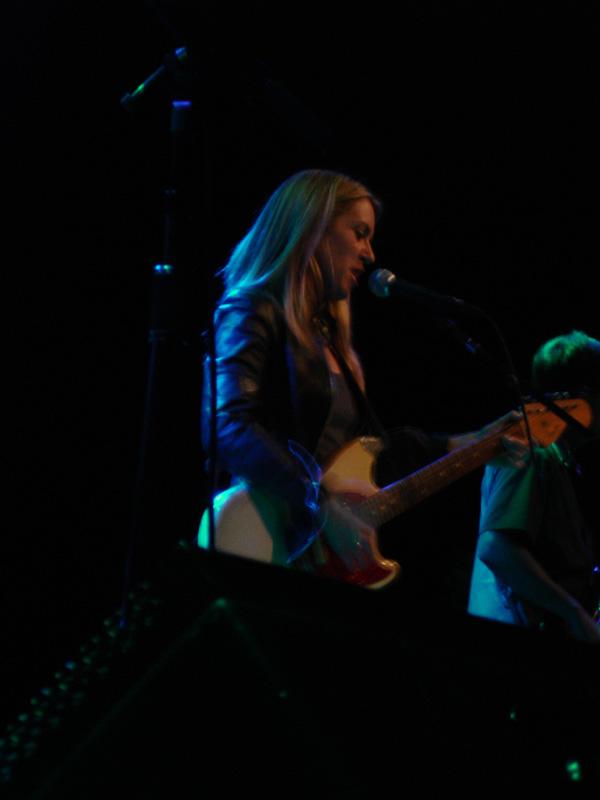 Liz Phair at the Fillmore, June 23rd, 2008 / photographed by Ken Lee / Mesmerizing