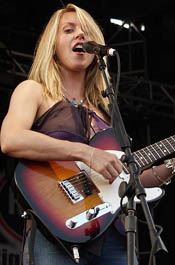 Liz Phair is a hot female guitarist